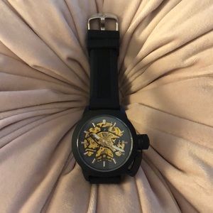 Men’s watch with silicone band